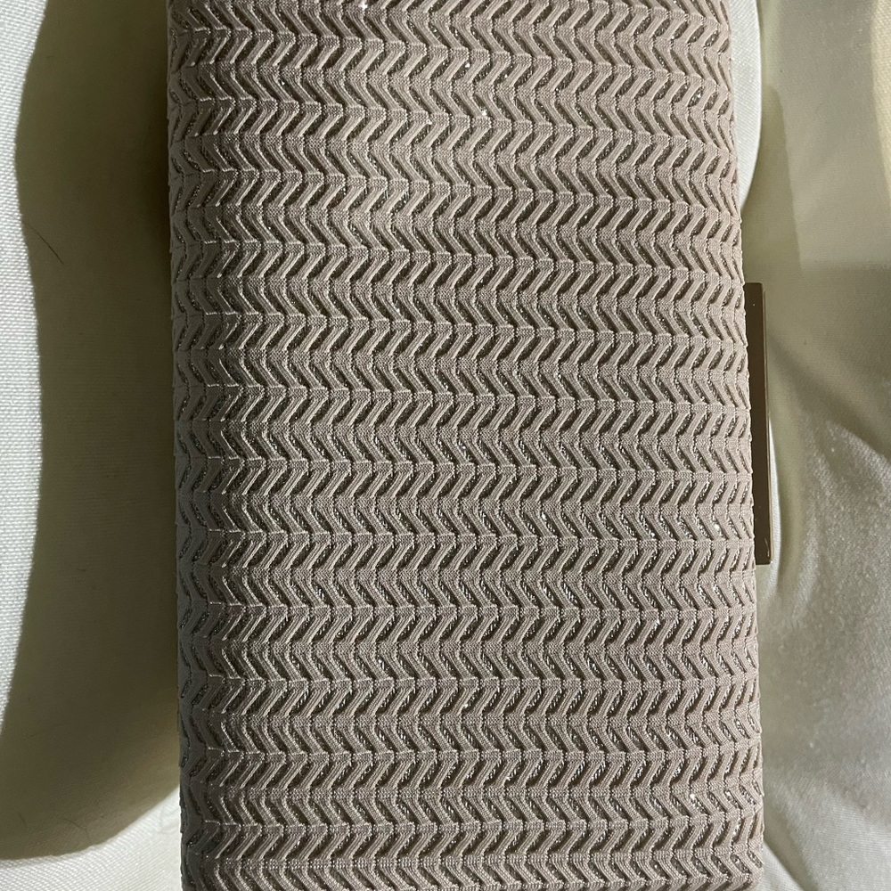 Nwt sondra roberts clutch